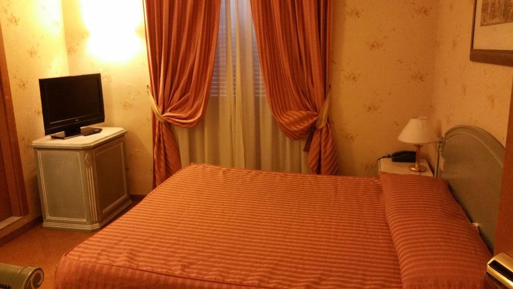 Hotel Giorgi Рим Екстериор снимка